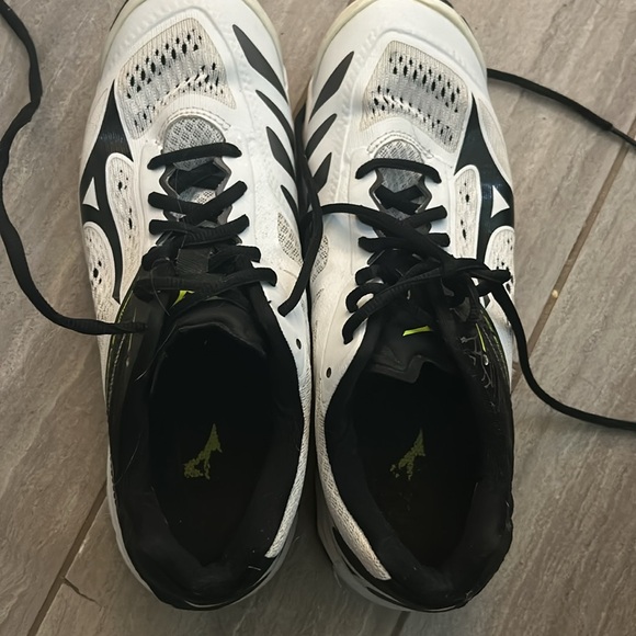 Mizuno Wave Lightning Z5 women’s volleyball shoe - Picture 2 of 6